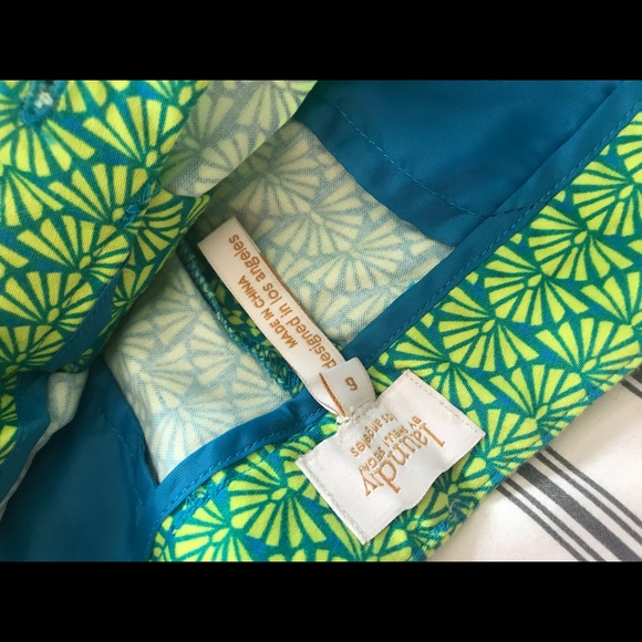 Laundry by Shelli Segal Shorts -Size 6 - Picture 4 of 4